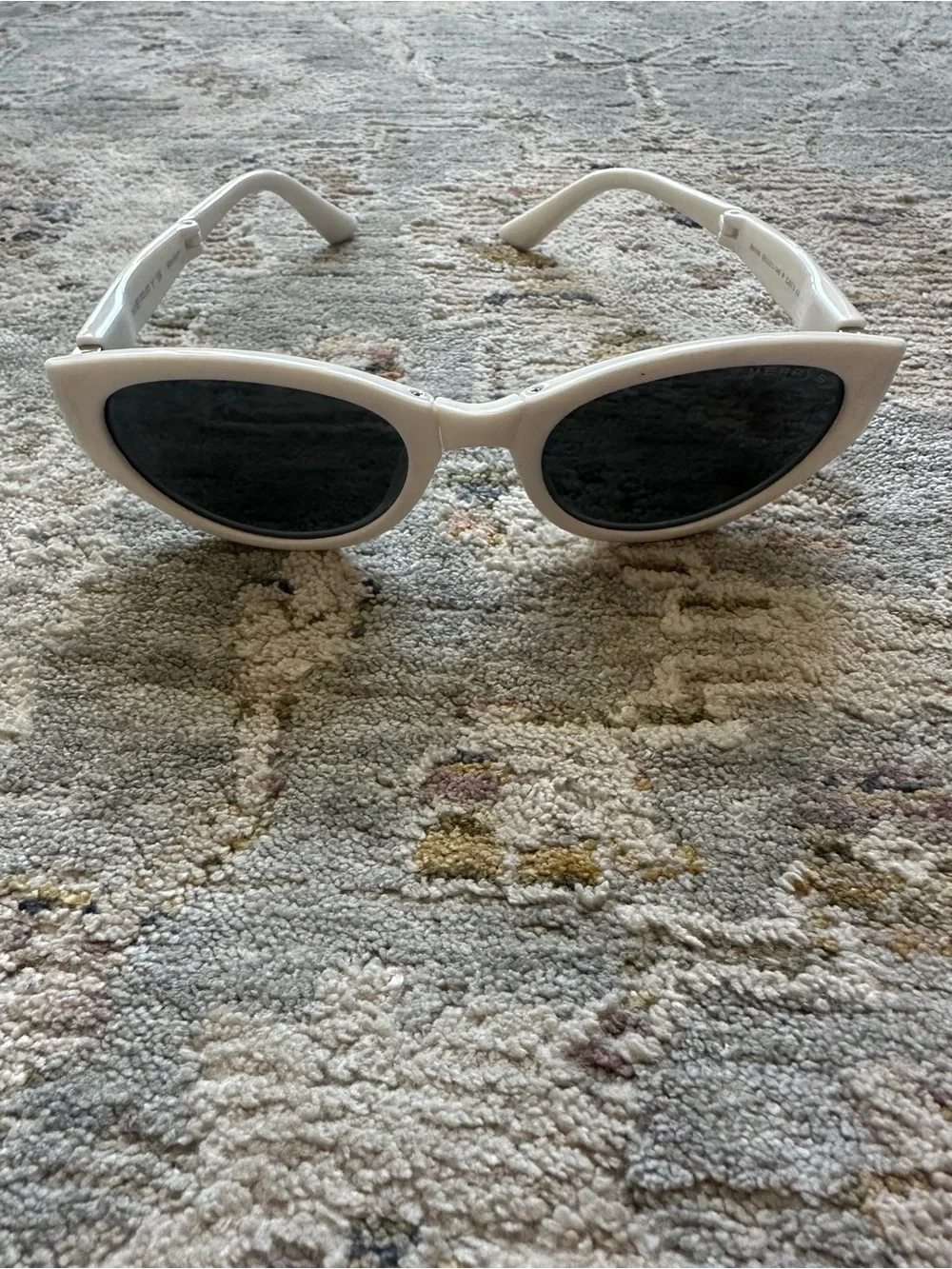 Merry’sWhite Collapsible Sunglasses with Case